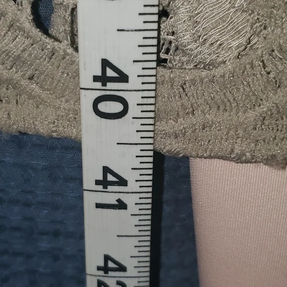 AX Paris lace sheath dress - Picture 3 of 7